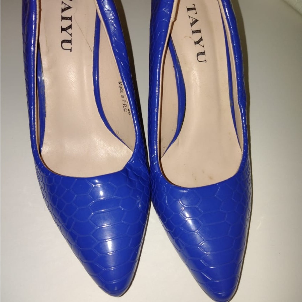 Shoes - Picture 2 of 3